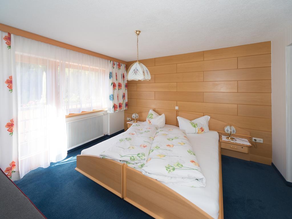 Haus Margrith Alpenblick Appartements Damuels Szoba fotó